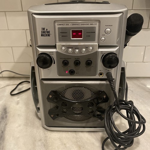 レトロな東芝ポータブルTV/VIDEO CD KARAOKE SYSTEM レトロな東芝ポータブルTV/VIDEO CD KARAOKE SYSTEM
