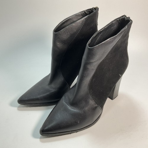 Reaction Kenneth Cole High Heel Leather Ankle Boots with Zipper Closure, Size 8