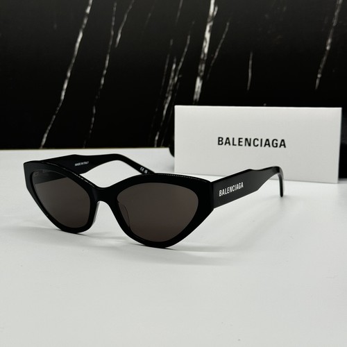 @*様 BALENCIAGA ブラック キャットアイ サングラス バレンシアガ キャットアイ サングラス ブラック BB0253S - メルカリ