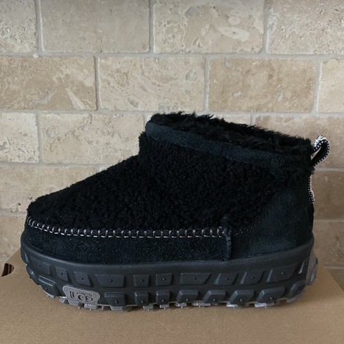 ショートブーツ・ブーティ UGG Tire sole platform fleece slip-on Venture Days Cozy W Na UGG Venture Daze Cozy Curly Fur Platform Slip Ons | Dillard's