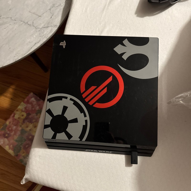 Sony PlayStation 4 Pro 1TB Star Wars Battlefront II Limited