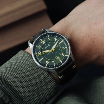 Pre-owned Avi-8 Hawker Hurricane Kent Automatic Hampshire Green Dial Av-4094-03 Mens Watch