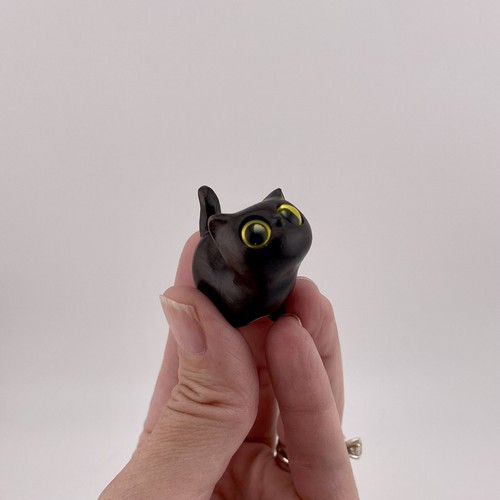 Adorable Tiny Black Wood Cat Desk Figurine 1.25 Inch