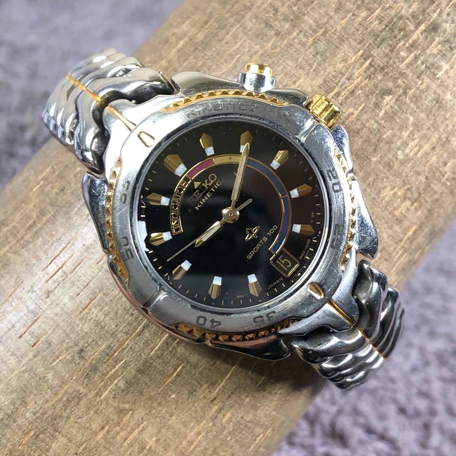 Seiko Kinetic Women 3M22-0B99 Two Tone 30mm Mechanical Wind Seiko Kinetic Women 3M22-0B99 Two Tone 30mm Mechanical Wind