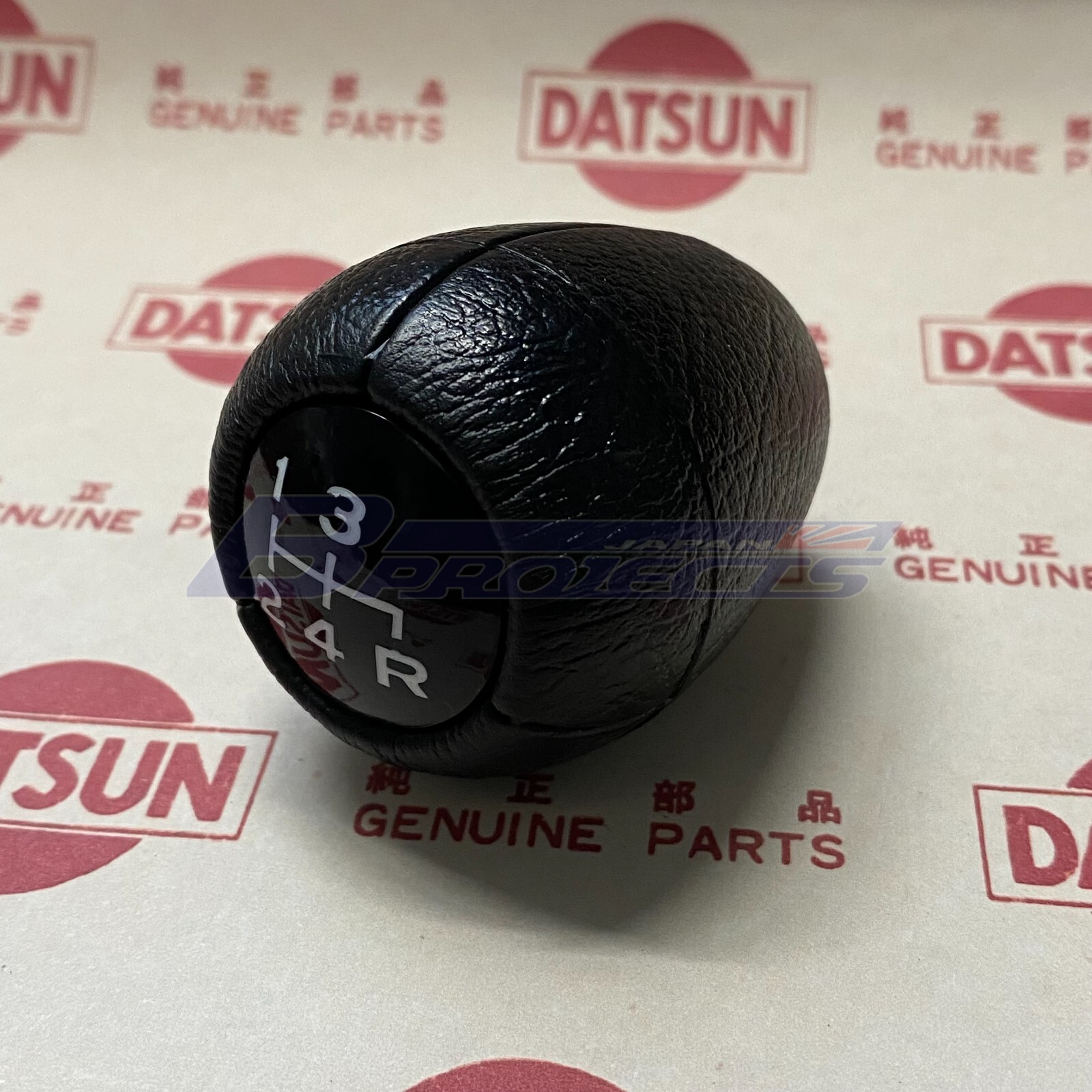norisan1967様 */ DATSUN 1200 Sunny 4 Speed Shift Knob Genuine (For NISSAN B10