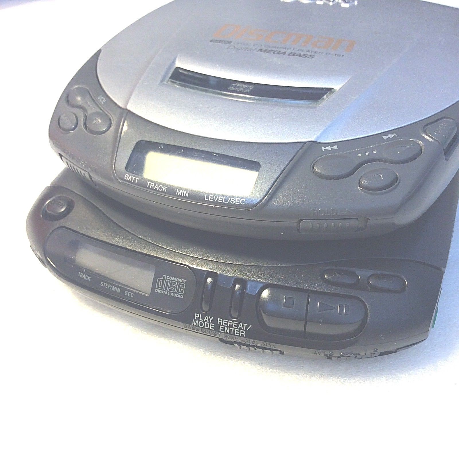 2 Sony Discman Portable CD Players 1999 Sony D-191 & 1996 Sony D-142CK AVLS BASS