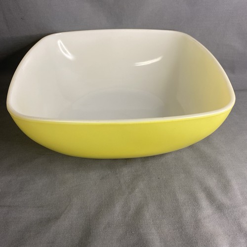 Vintage Square Yellow Pyrex Bowl/Casserole 2 1/2 Qt. USA