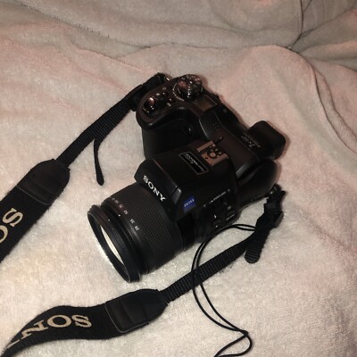 Sony Cyber-shot DSC-F828, Carl Zeiss Vari-Sonnar 2-2,8/7,1-51 T* lens And Case