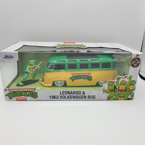 JadaTOYS　1962　1963　VOLKS WAGEN BUS　1/24 1962 Volkswagen Bus w/ Roof Rack and Surfboard, Orange