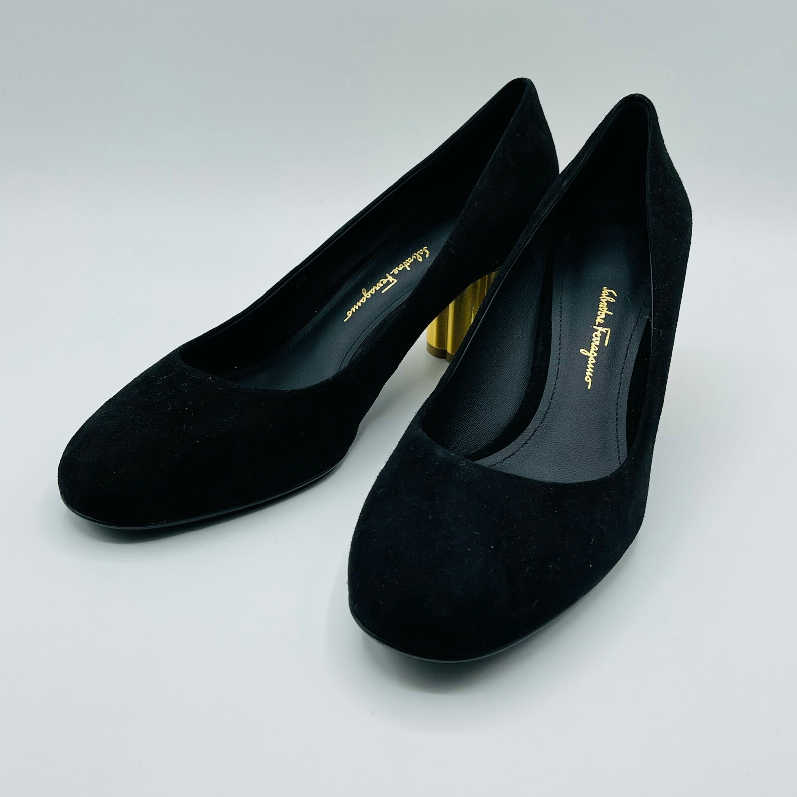 Pre-owned Ferragamo Salvatore  Lucca 55 Women's Black Suede Pump With Gold Heel 671016