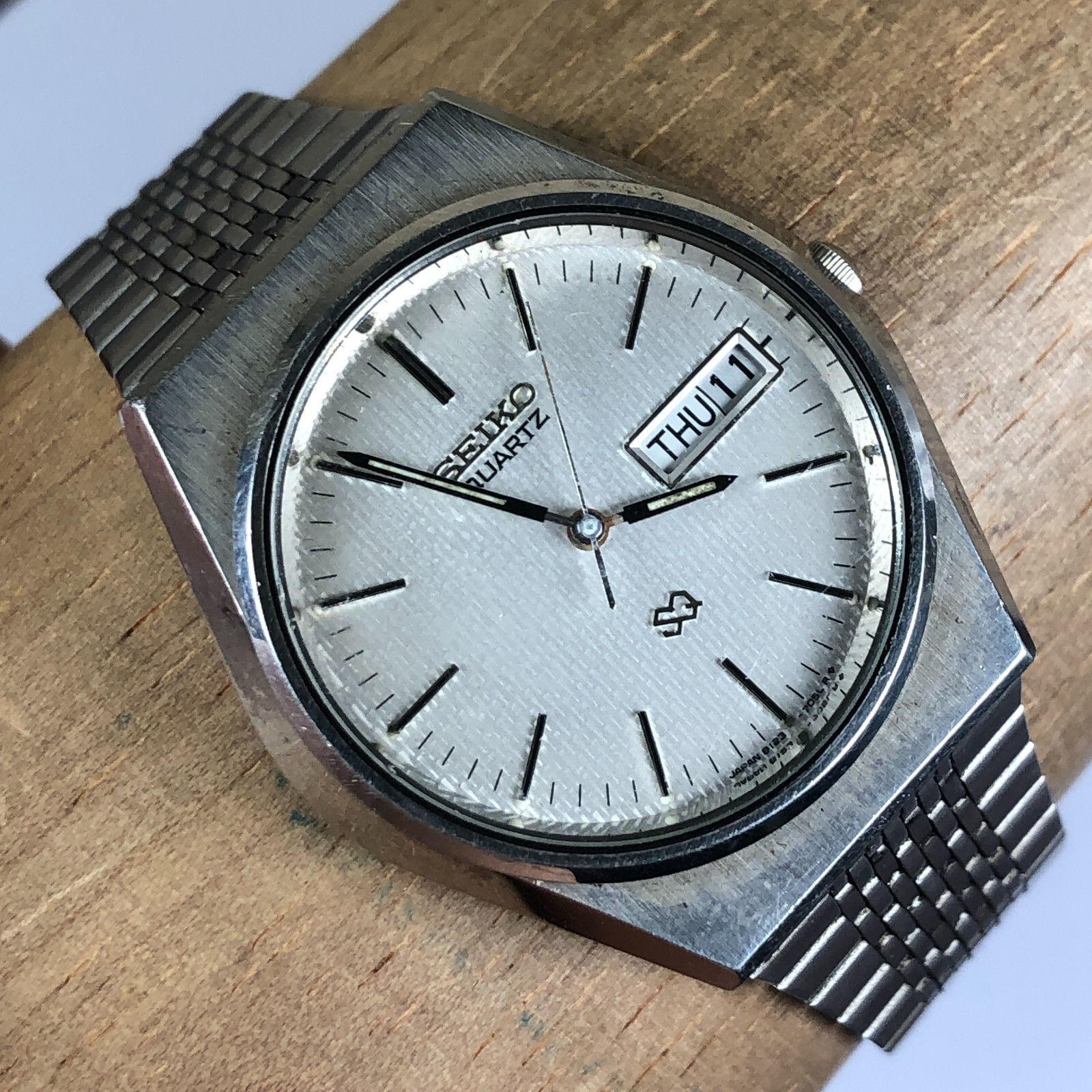 Vintage Seiko Men 8123-7049 Date Silver Tone 35mm Quartz
