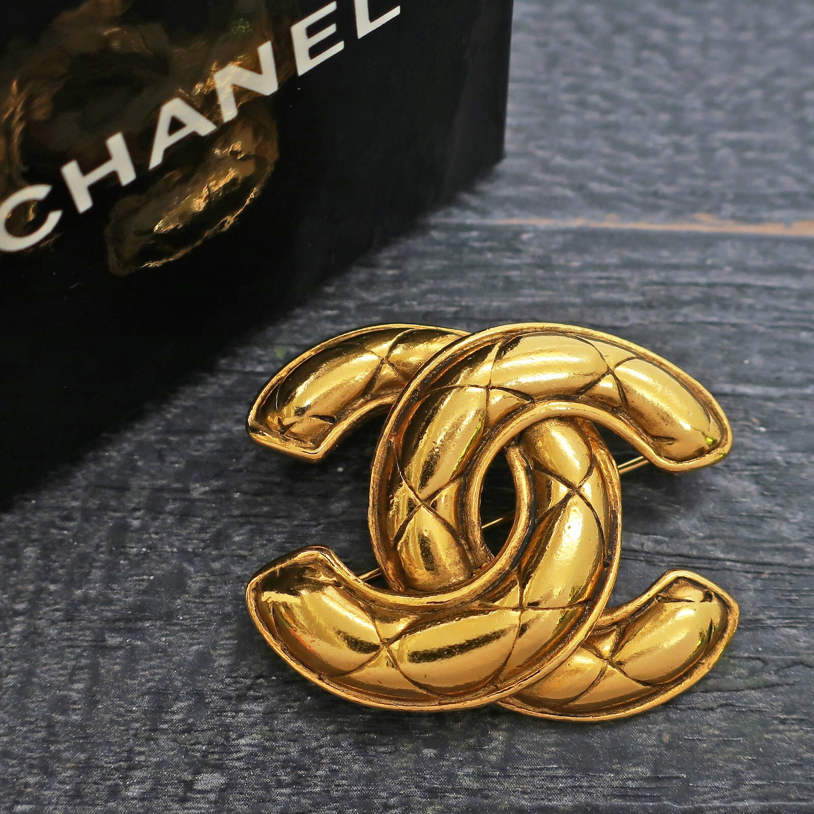 CHANEL Gold Plated CC Logos Matelasse Vintage Pin Brooch CHANEL Gold Plated CC Logos Matelasse Vintage Pin Brooch