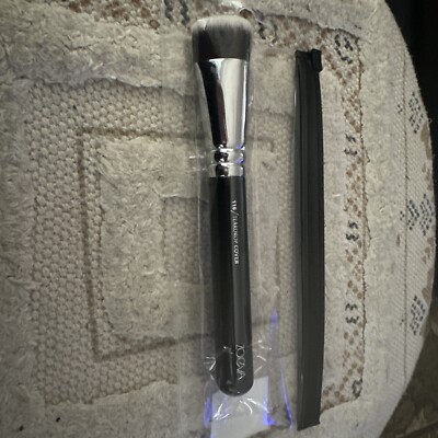 Zoeva 116 Teardrop Cover Brush BRAND NEW IN VINYL CASE