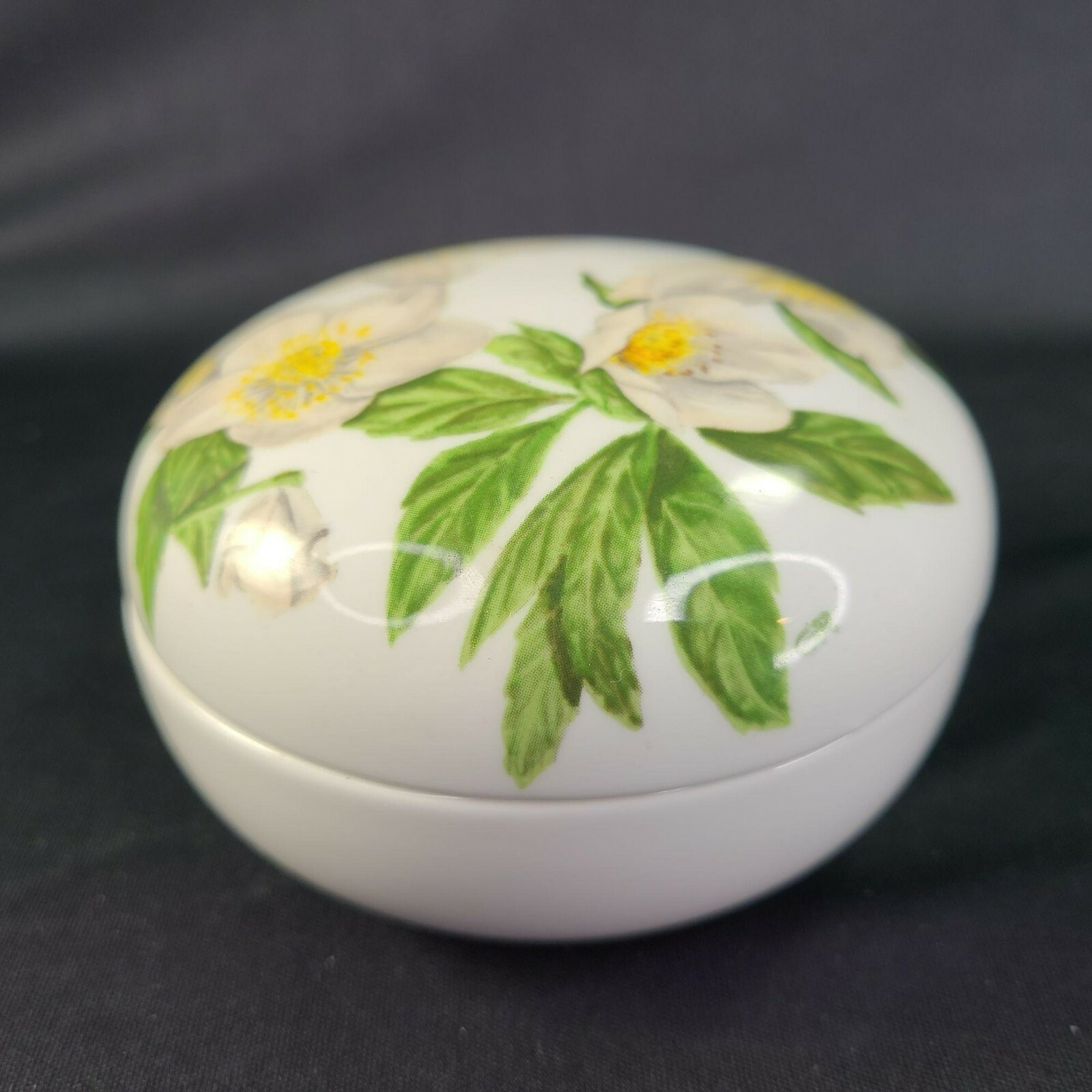 Villeroy and Boch Candy Trinket Box Winter Flowers Christmas Rose