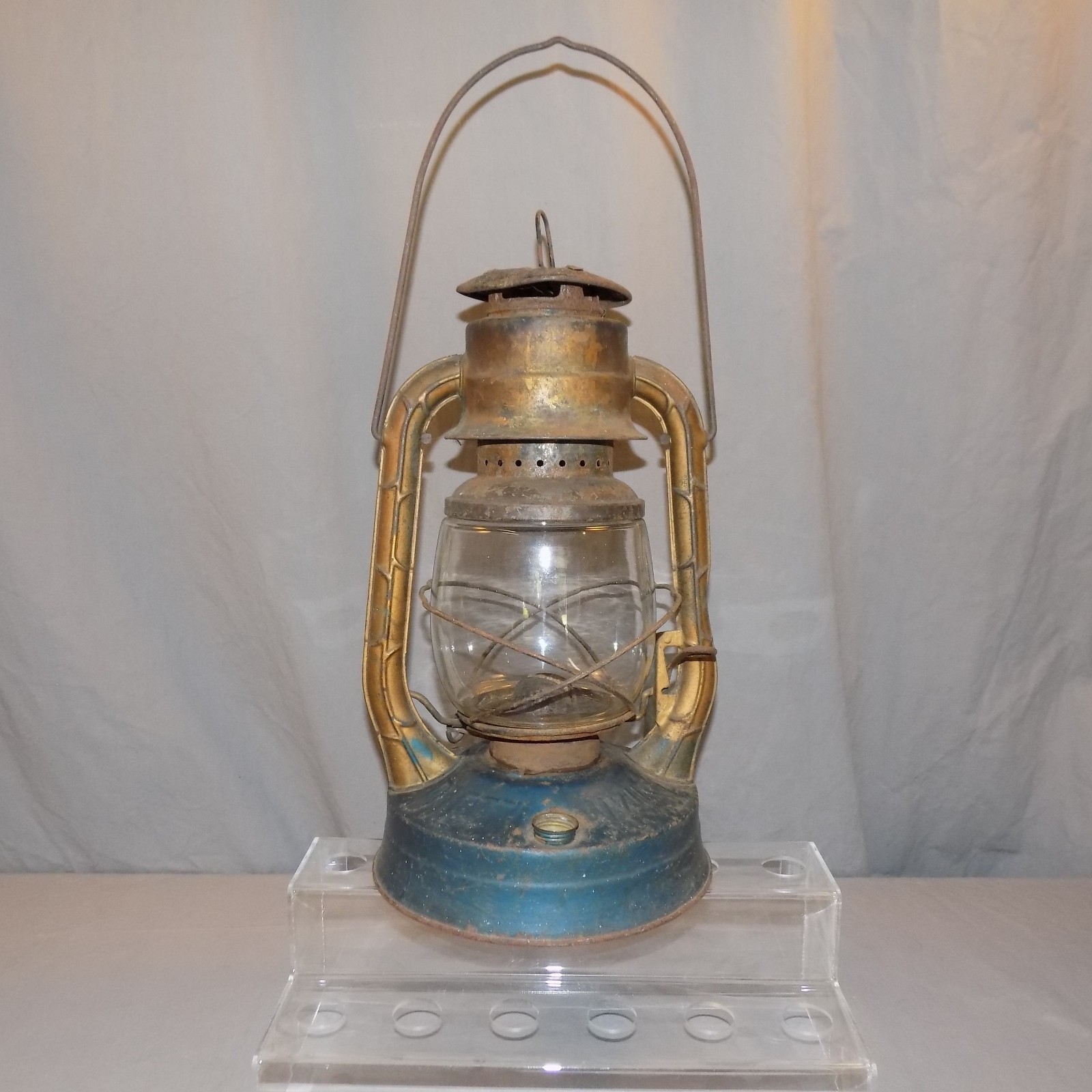 Vintage Dietz No. 2 D-Lite Kerosene Lantern  Dietz N. Y. USA