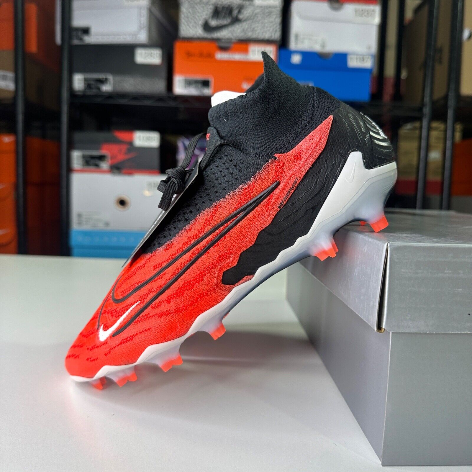 Size 6.5 Nike Phantom GX Elite Firm-Ground Soccer Cleats FG Size 6.5 Nike Phantom GX Elite Firm-Ground Soccer Cleats FG