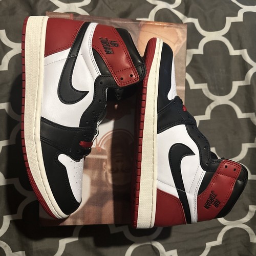 JORDAN SIZE 9 - 2024 MEN’S AIR JORDAN 1 RETRO OG HIGH BLACK TOE REIMAGINED DZ5485-106