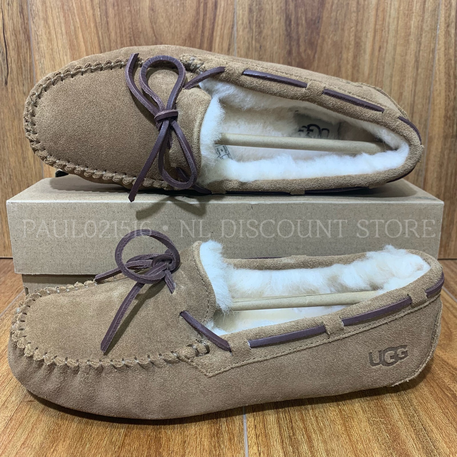 UGG Women's DAKOTA Indoor/Outdoor Moccasin Slippers 1107949