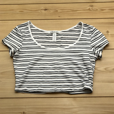 Black and white clearance striped shirt cropped
