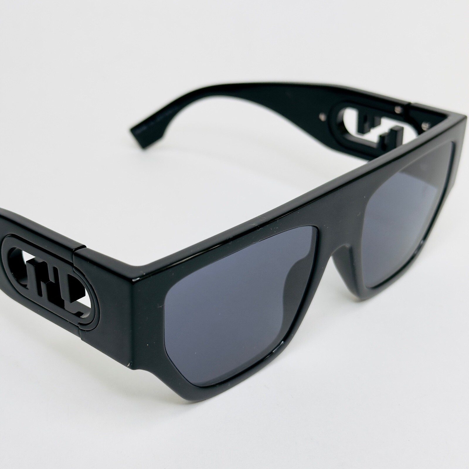 Pre-owned Fendi O'lock 40108 Black Fashion Ff Lock Logo Mask Unisex Sunglasses Fe40108u In Blue