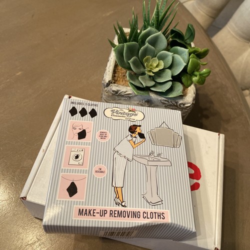 2 The Vintage Cosmetic Company Reusable Make-Up Removing Cloths - 3 cloths box