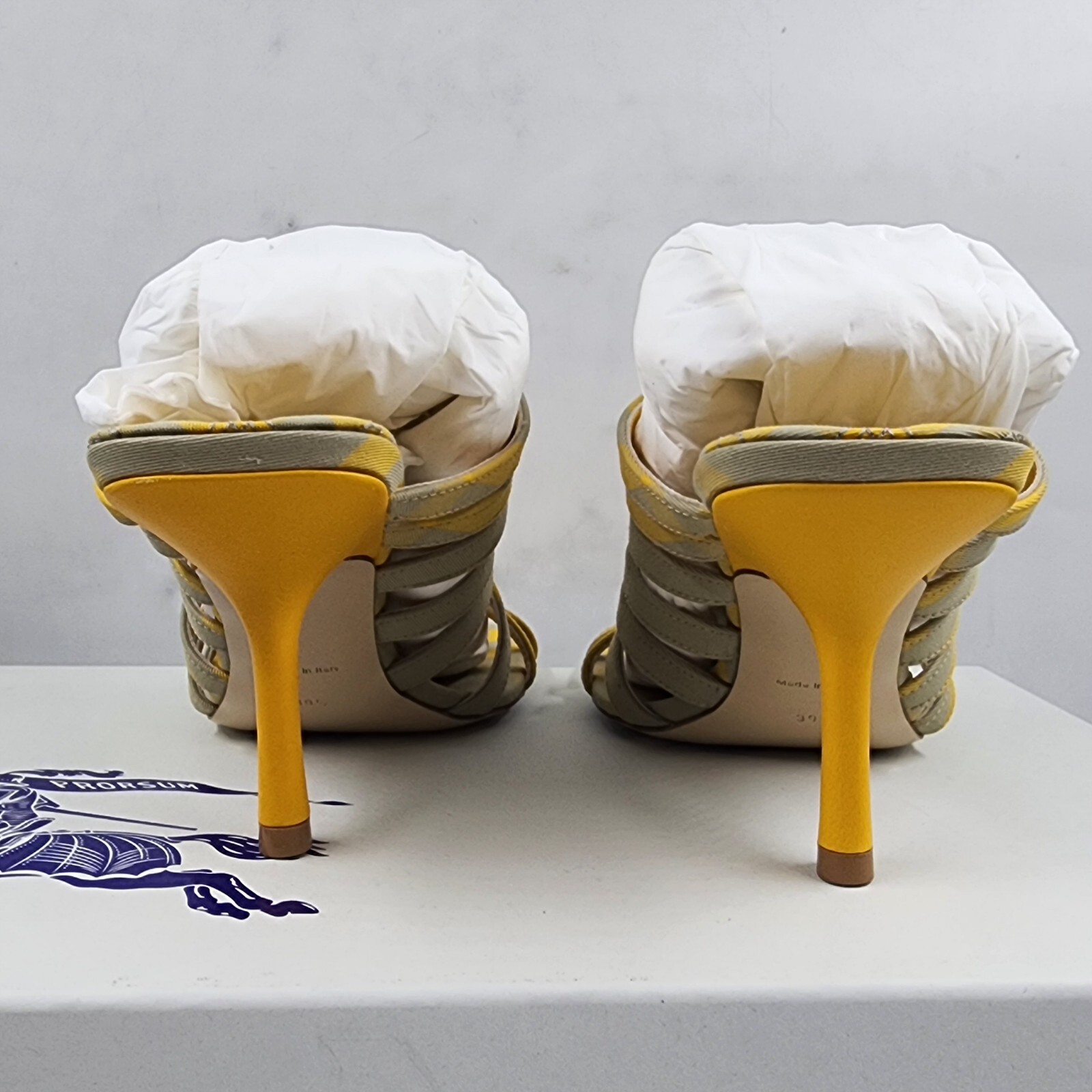 サンダル・ミュール BURBERRY Women Sandals 8080253DAFFODIL YELLOW Burberry Step Check Sandals Women's 39.5/9.5US Yellow Green