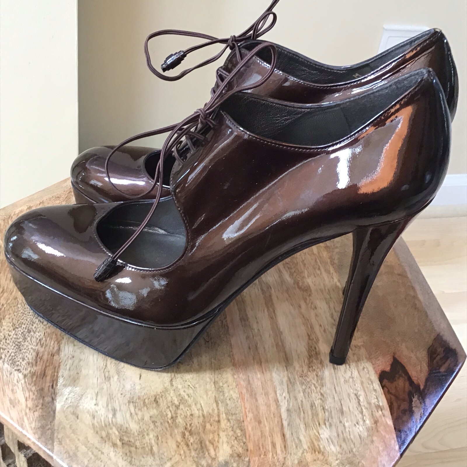 STUART WEITZMAN Brown Patent Leather 