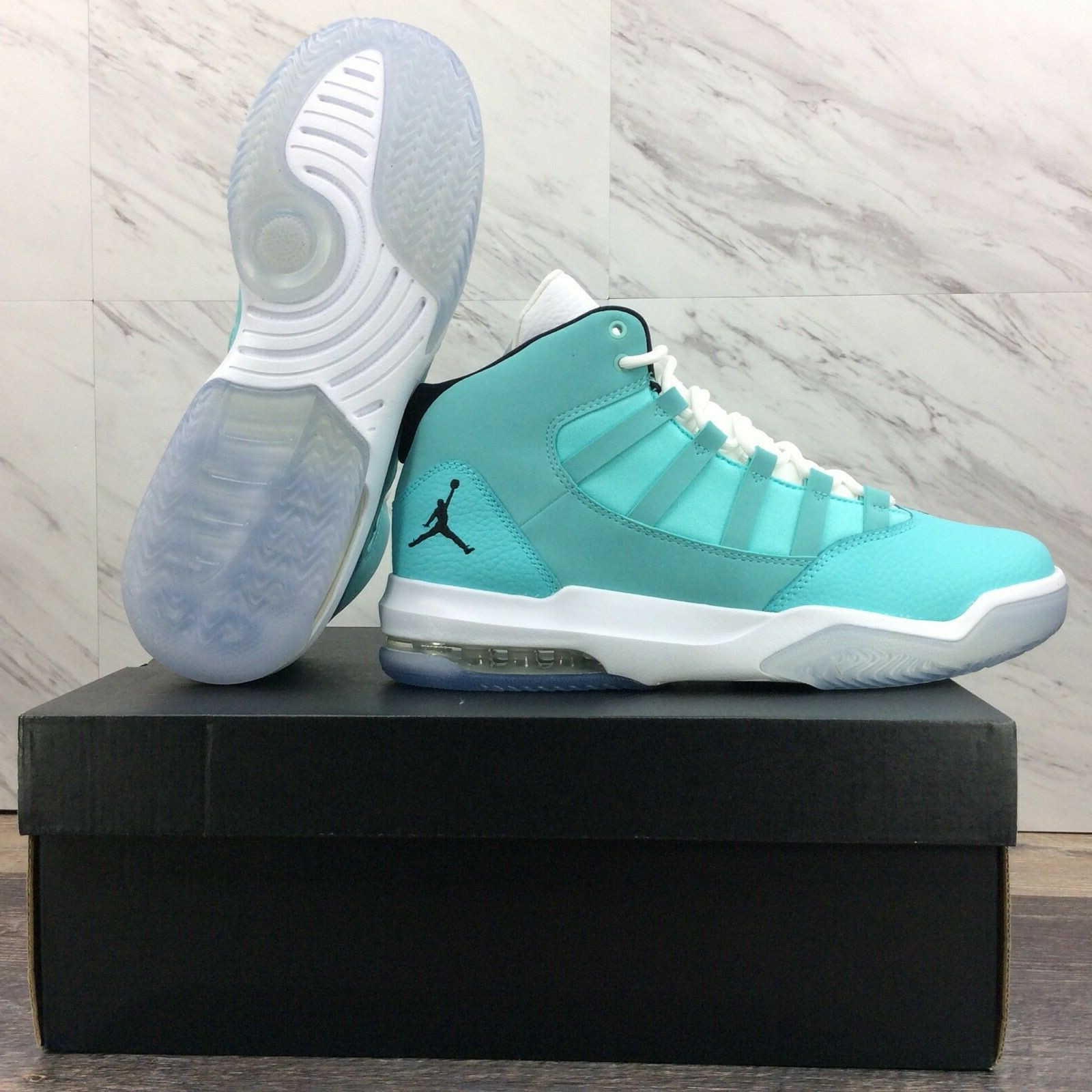 jordan max aura light aqua