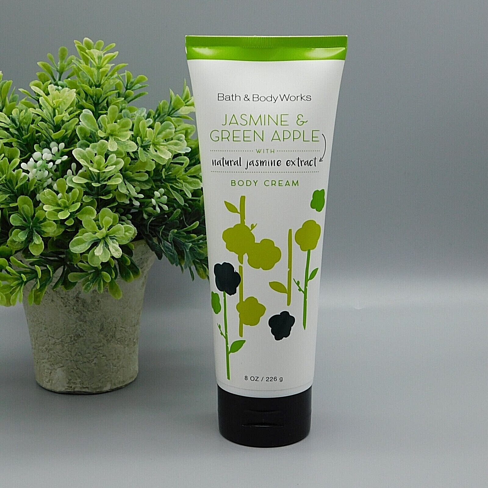 Jasmine Bath & Body Works Jasmine & Green Apple Body Cream w