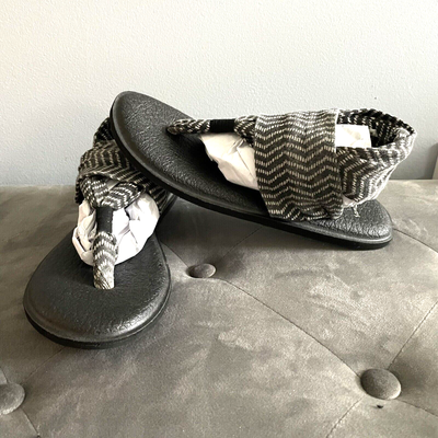 Sanuk Sandals Womens Size 7 Yoga Sling Gray Chevron Slip On Shoe