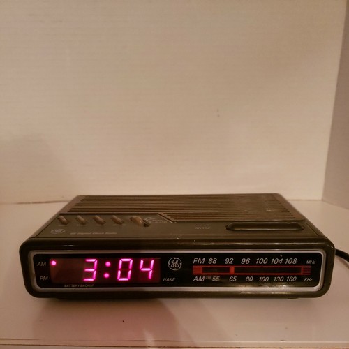 Vintage GE General Electric 74612A Digital Alarm Clock Radio Working