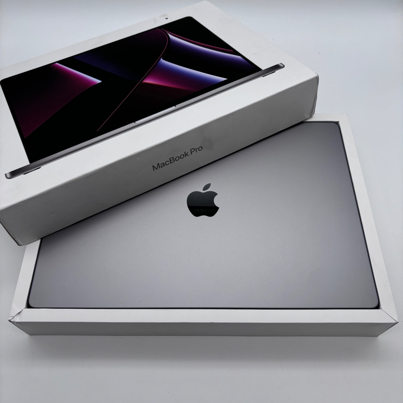 美品-Macbook pro M1Max-32-512-Office付き 2021 Apple MacBook Pro 16-inch M1 Max 32-Core GPU Up to 64GB