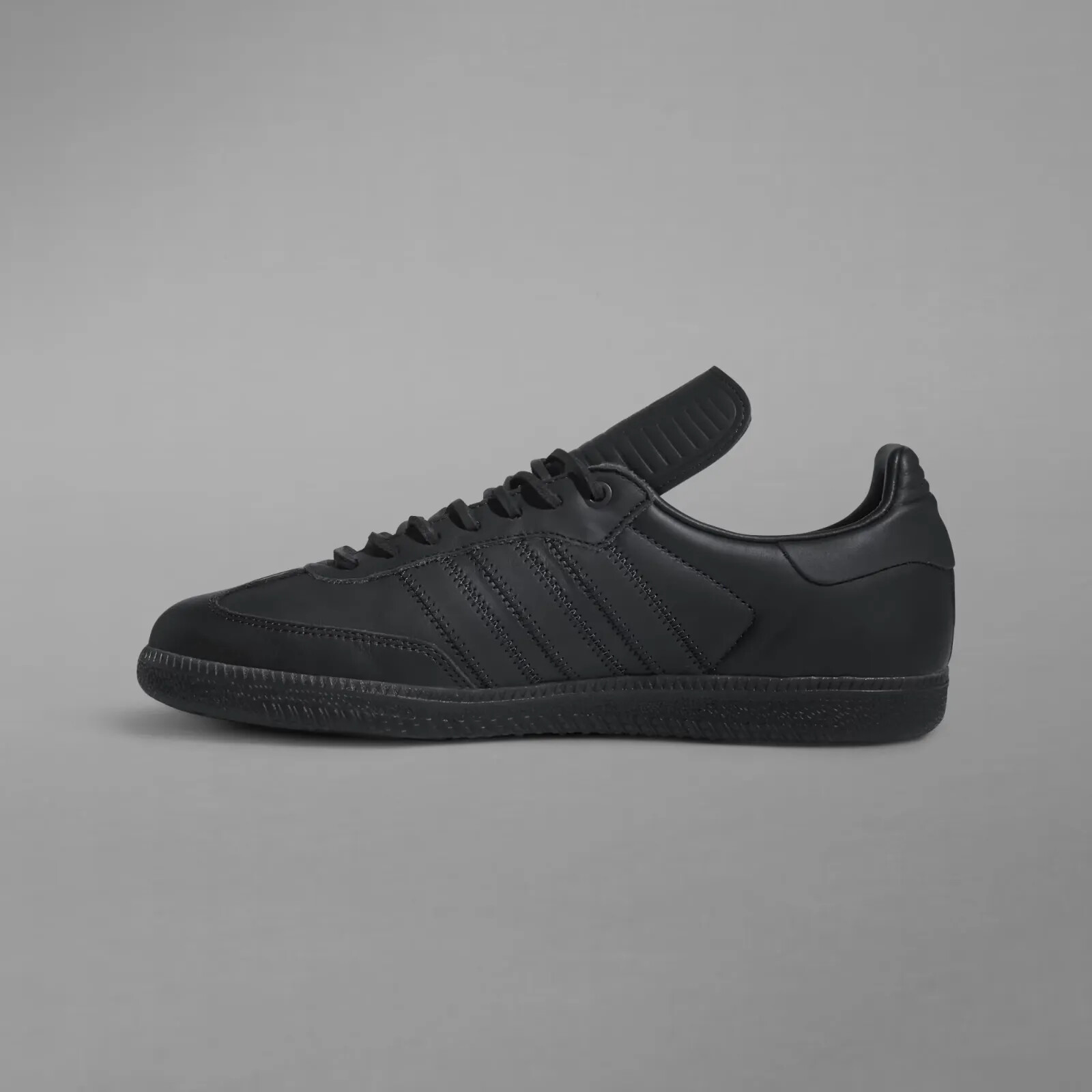 

Adidas x Pharrell Williams Humanrace Samba Charcoal IE7291 Мужская обувь Кроссовки, Charcoal/charcoal/charcoal, Adidas x Pharrell Williams Humanrace Samba Charcoal