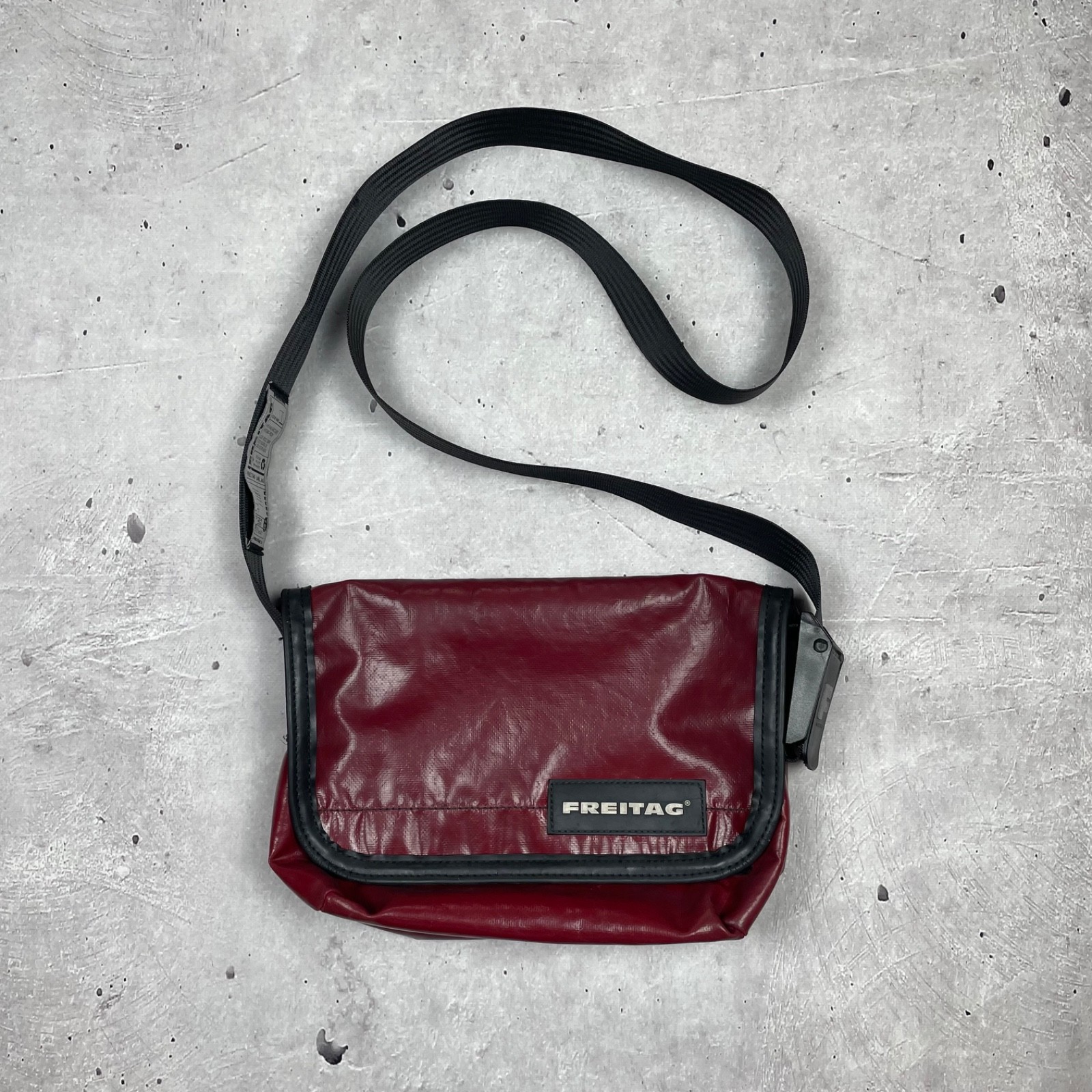 T*1様 FREITAG メッセンジャーバッグ レッド Freitag Recycled Red Crossbody Messenger Shoulder Bag | eBay