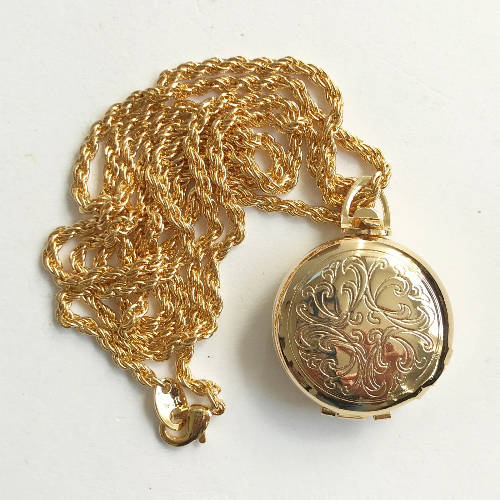 vintage LOCKET pendant 750刻印　K18 Antique Hand Engraved 18k Yellow Gold Locket Necklace