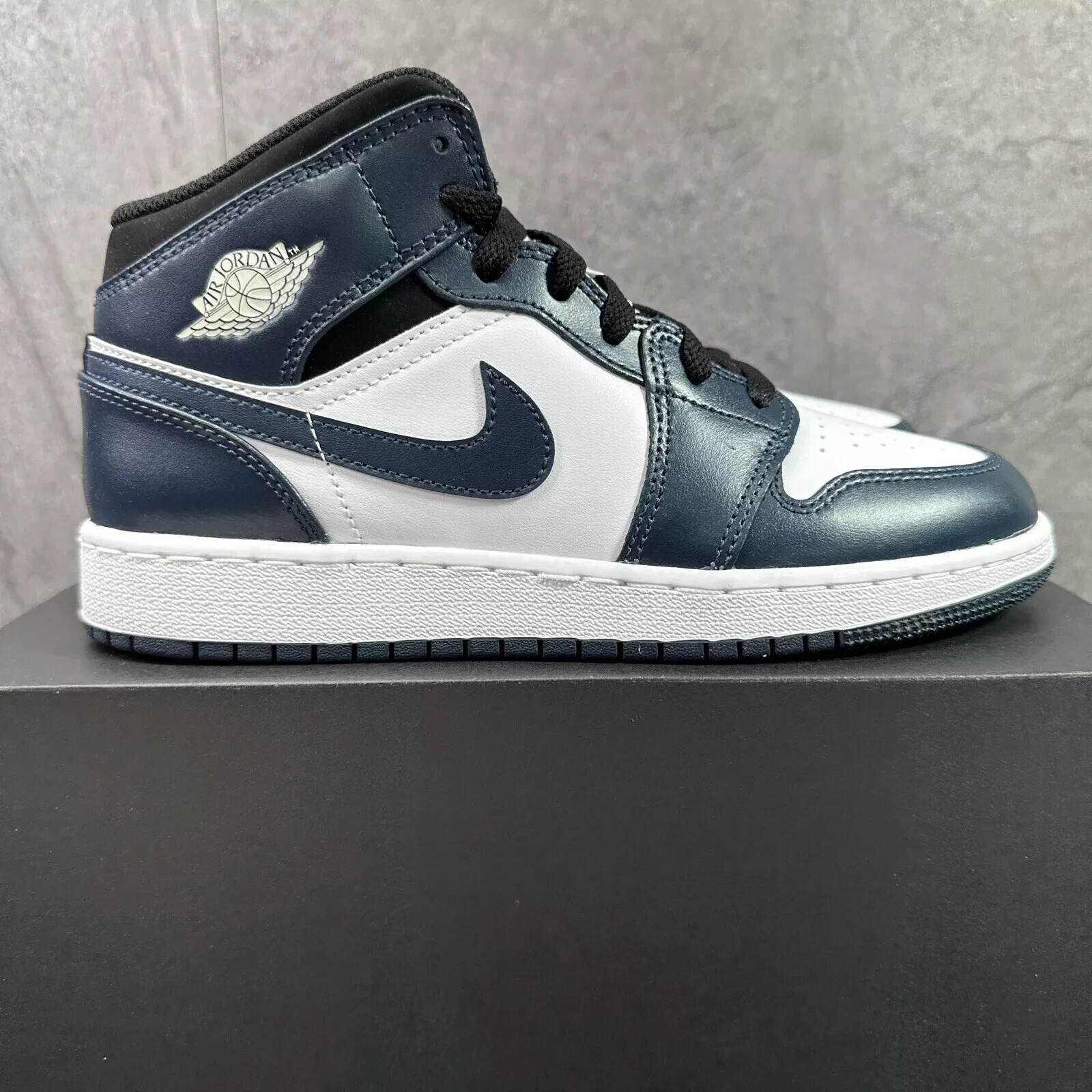 Nike Air Jordan 1 Mid Armory Navy White Black 554725-411 GS Size 6Y = Womens 7.5
