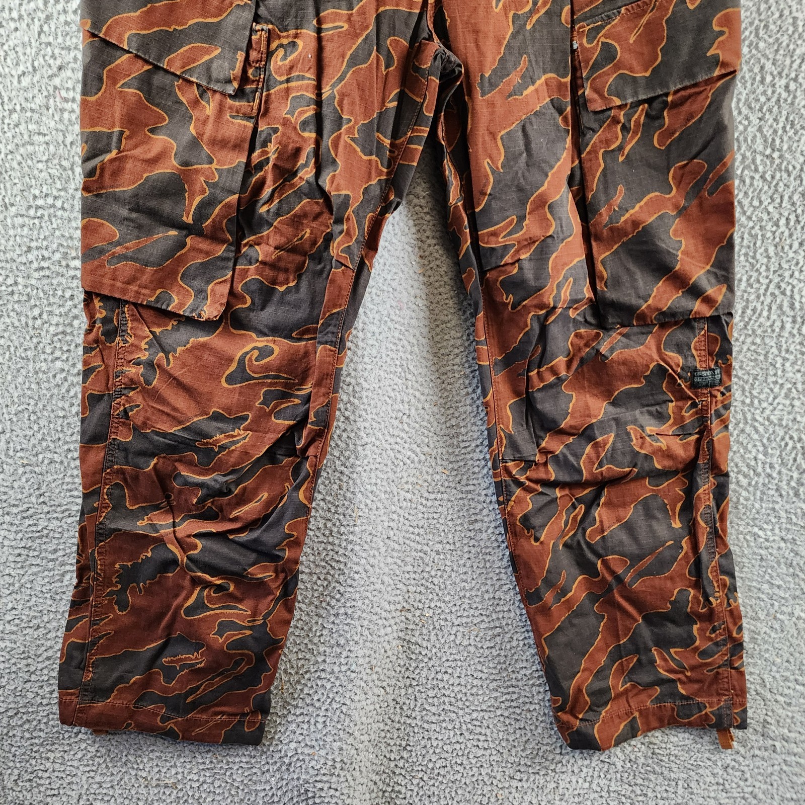 G-Star Raw Printed Straight-Fit Cargo Pants Men's 33/32 Rodeo Island Button Zip - Picture 3 of 18
