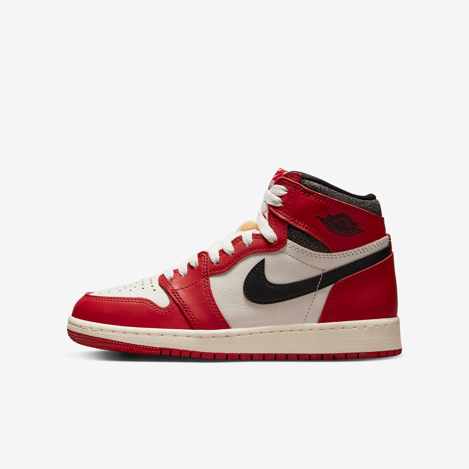 

Кроссовки Nike Air Jordan 1 Retro High OG Chicago 2022 GS FD1437-612, Varsity red/black/sail/muslin, Air Jordan 1