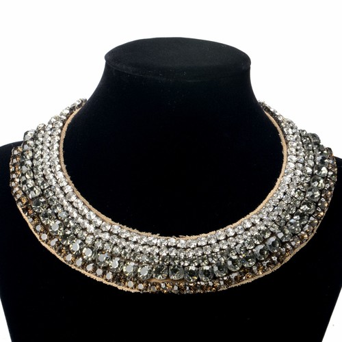 VALENTINO GARAVANI VALENTINO GARAVANI WOMEN'S CRYSTAL COLLAR STATEMENT NECKLACE