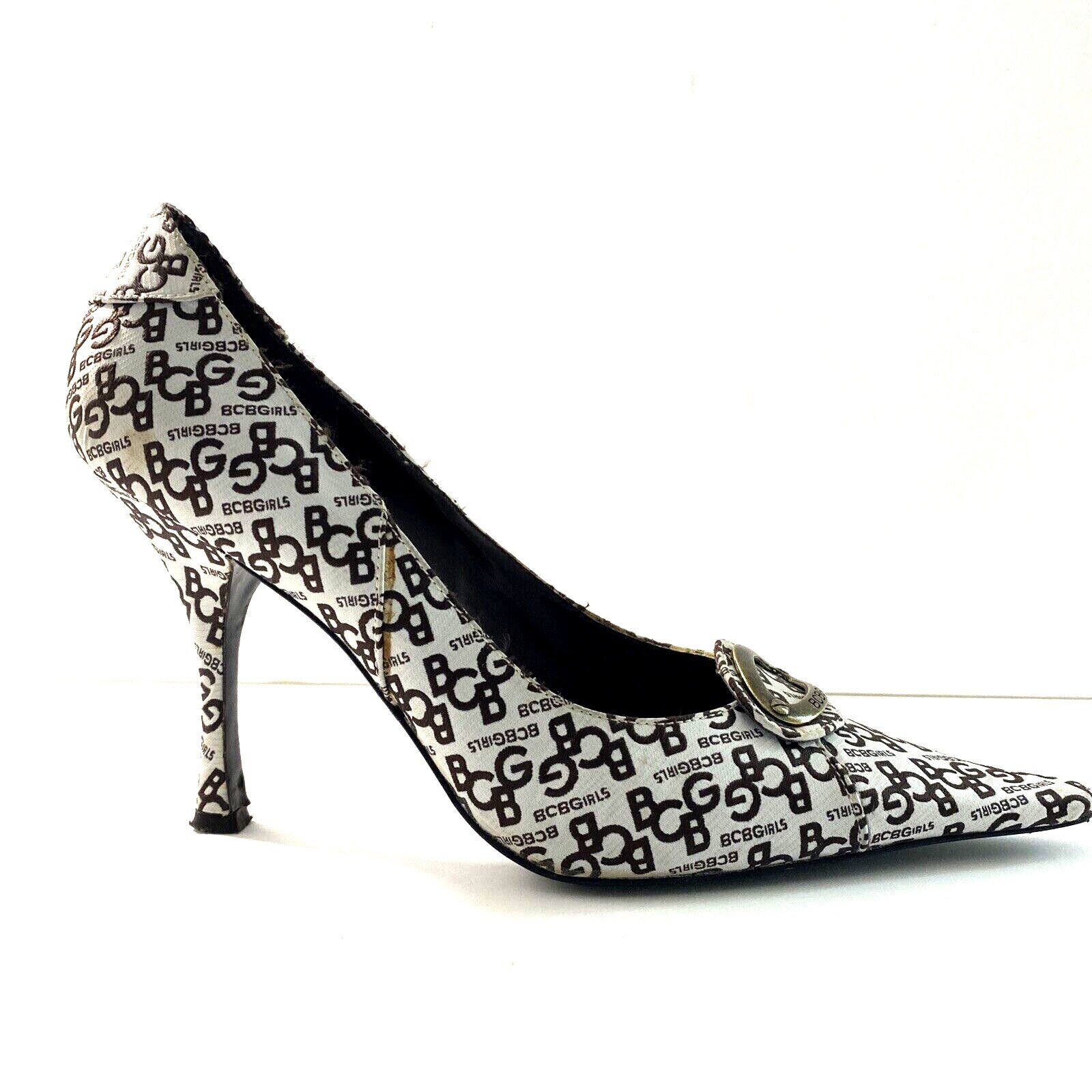 BCBG girls classic logo print pumps color brown and white