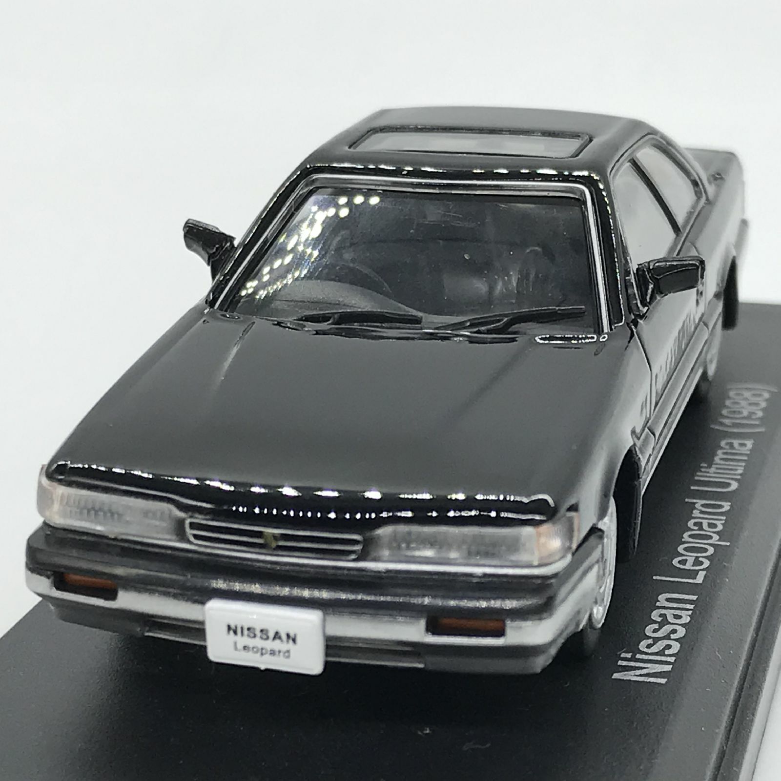 Mini Car Nissan Leopard 1988 Black 1/43 Scale Box Display