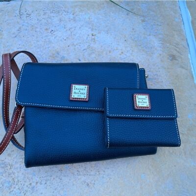Black Dooney & Bourke Hunter Leather Crossbody Bag with Matching Wallet