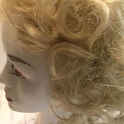 Synthetic Short Curly Blonde Hair Charming Marilyn Monroe Party Wigs