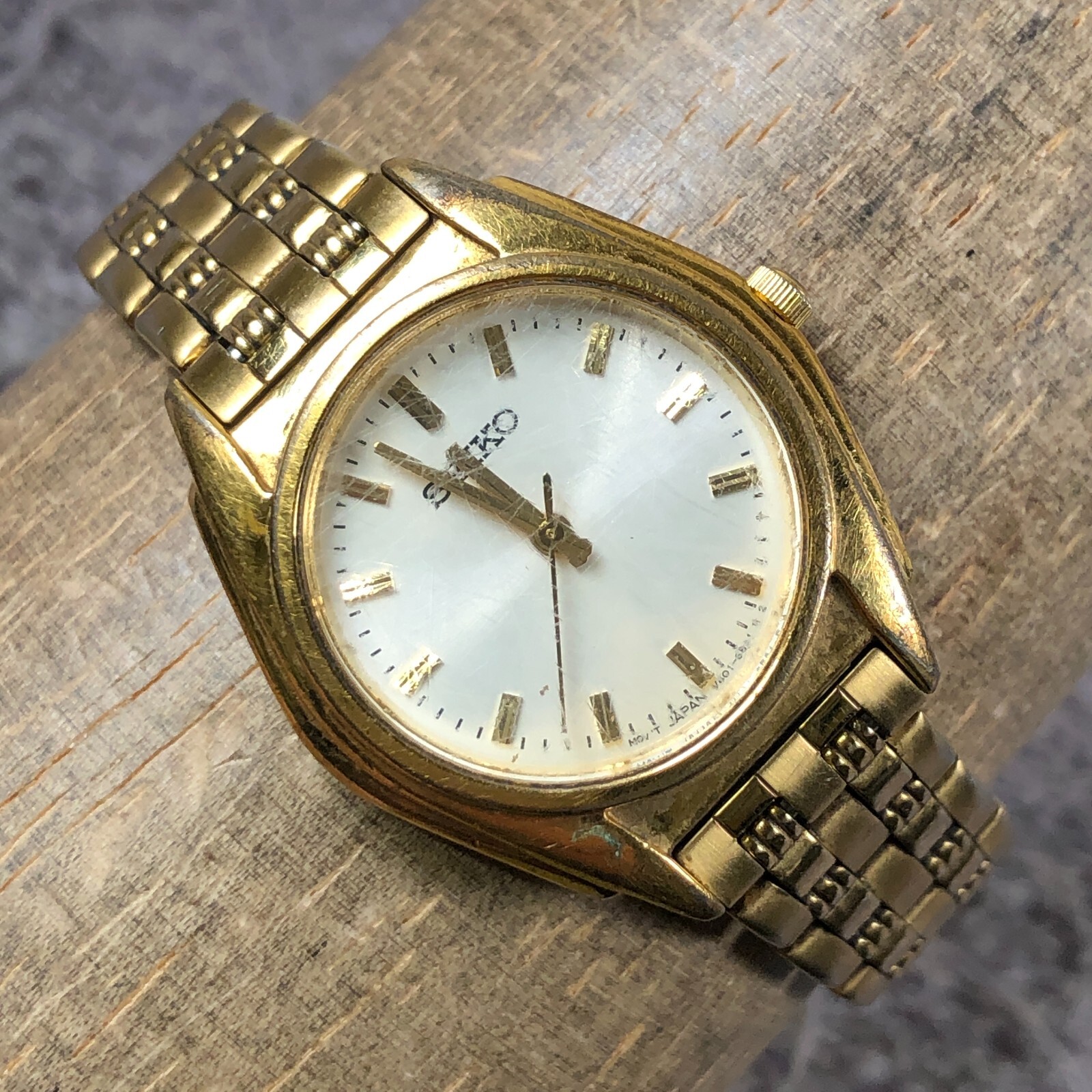 SEIKO V401-0260 クォーツ腕時計 SEIKO V401-0260 クォーツ腕時計