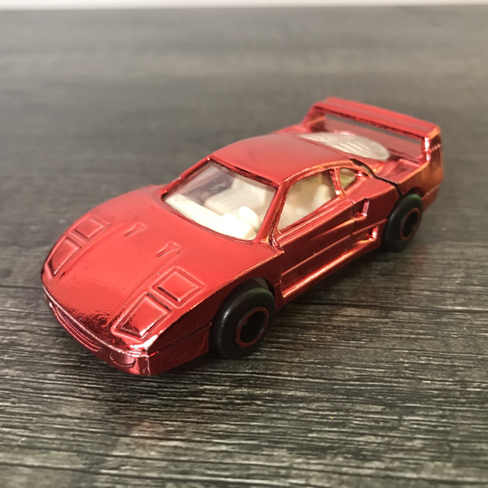 Hot Wheels F40 赤ミニカー 100% Hot Wheels Ferrari F40 Red 1:18 Scale Diecast Model Car