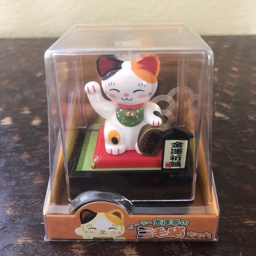 Solar Powered MANEKI NEKO Figure Calico Cat Beckoning Cat Fortune Cat Solar Toys