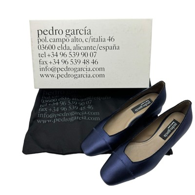 Pre-owned Pedro Garcia Eladia 38 Eu Navy Silk Satin Low Block Heel Slip On Pump $550 In Blue