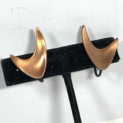 VINTAGE Signed KIM  Copper Earrings Chevron Boomerang Screw Back
