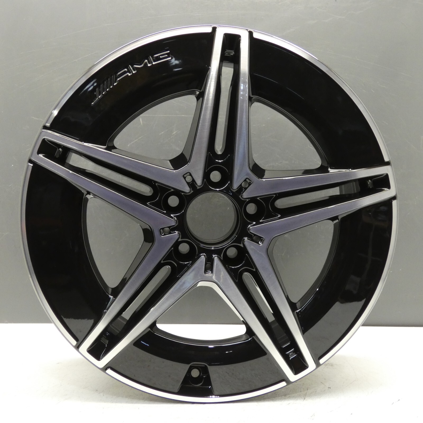 く*ん様 メルセデスベンツEQB 純正18インチホイールeqa　4本セット　7. 新車外し品】メルセデス ベンツ X247 GLB 純正 18in 7.5J +53