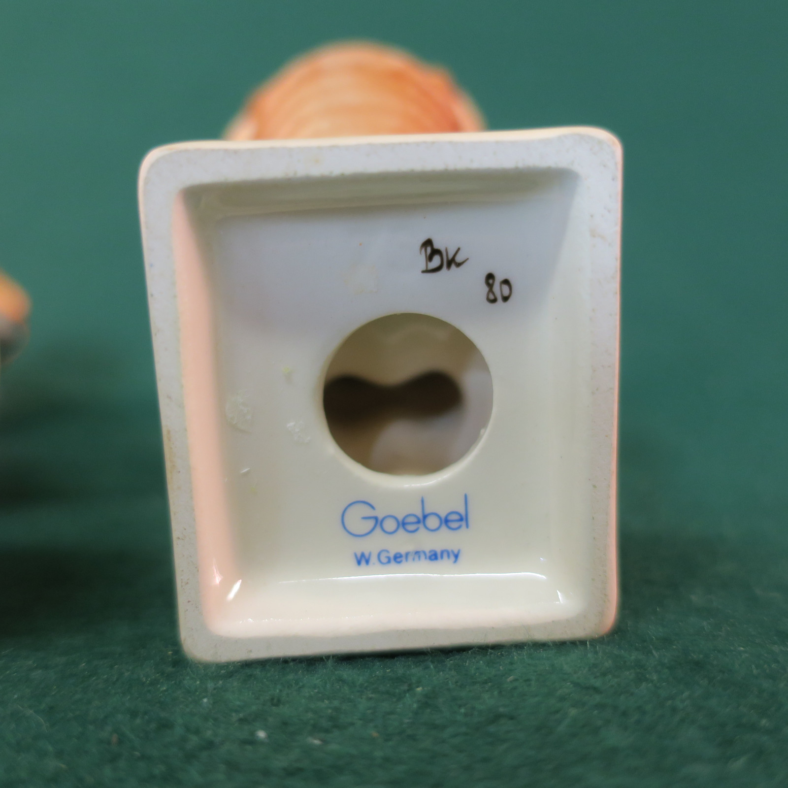 Pair of West Germany Hummel #73 Little Helper 4